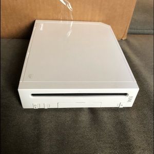 Nintendo Wii Gamecube compatible-With cables no controllers